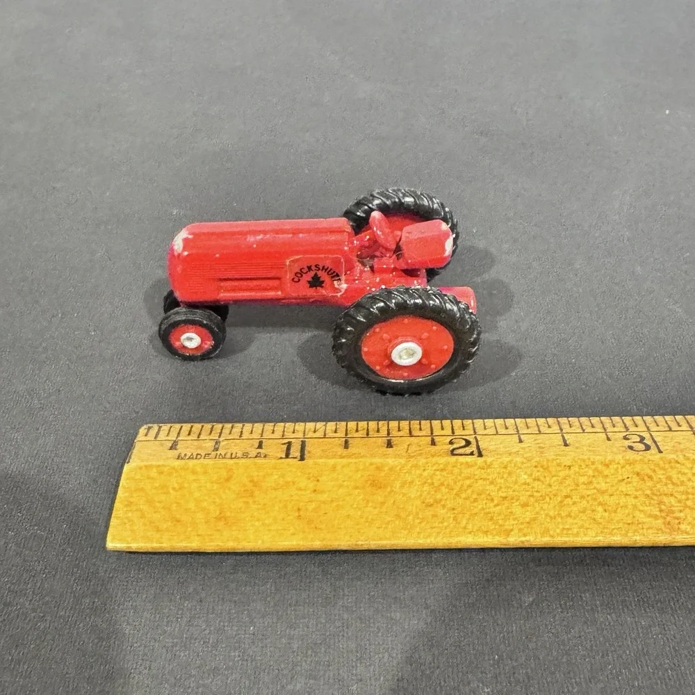 CLATS 1988 1:64 Diecast Model Of A 1938 Red‎ Cockshutt H70 Tractor Rubber Wheels